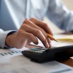 Jak dopasować zakład pogrzebowy? Kompendium dla osób w żałobie.